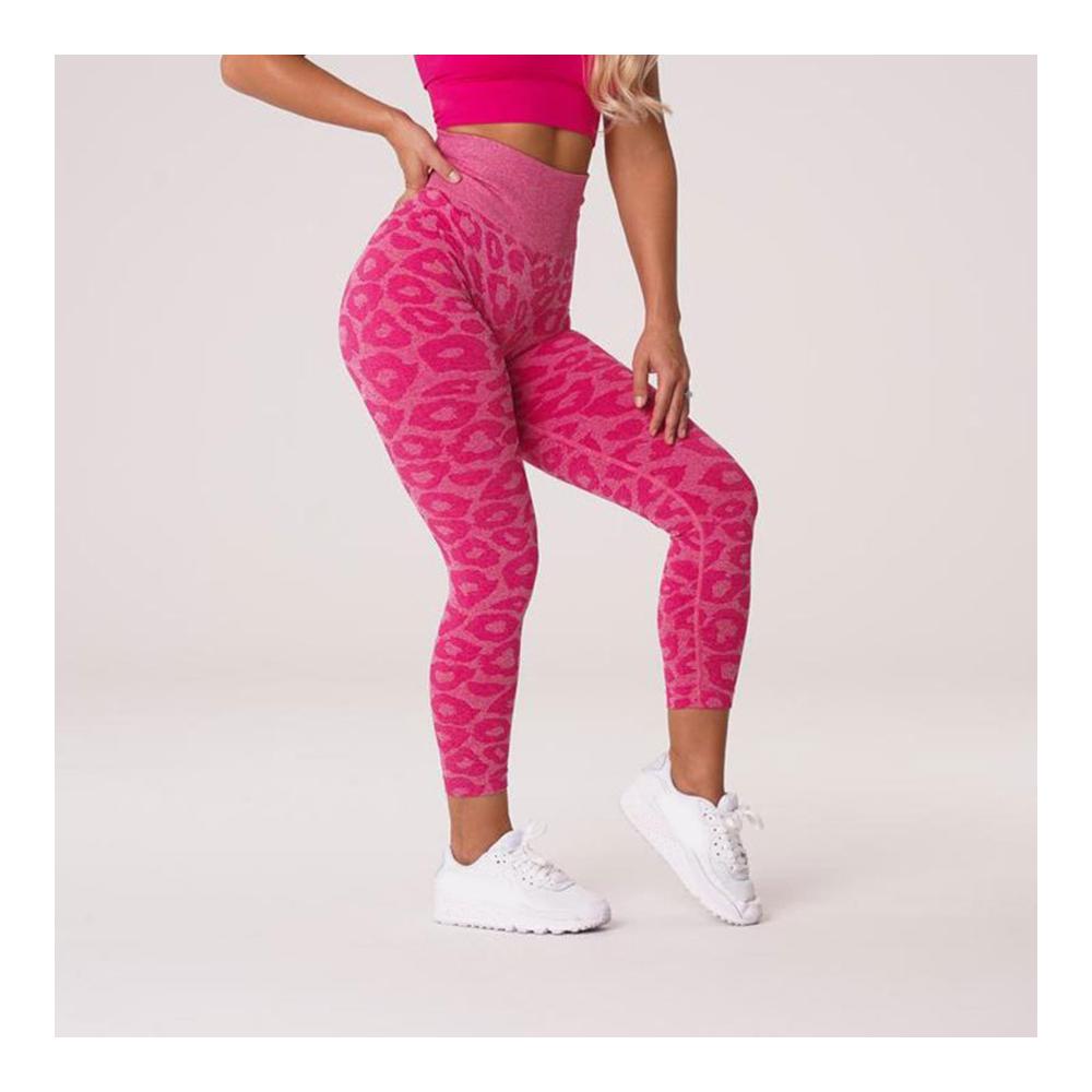 Hebe deinen Look mit diesen eleganten Leopard-Leggings hervor! Perfekter Push-Up für den Po und nahtloses Design bieten höchsten Komfort und Stil beim Sport und Yoga. Hol sie dir jetzt