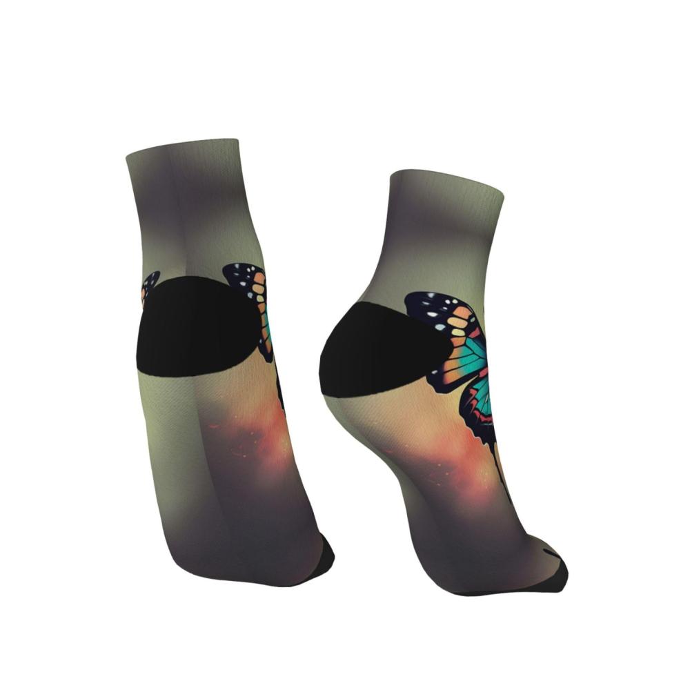 Entdecken Sie den Komfort Bunte Knöchelsocken für Damen und Herren mit handgezeichneten Schmetterlingsmustern! Bequeme One-Size-Passform für stilvolles Flair