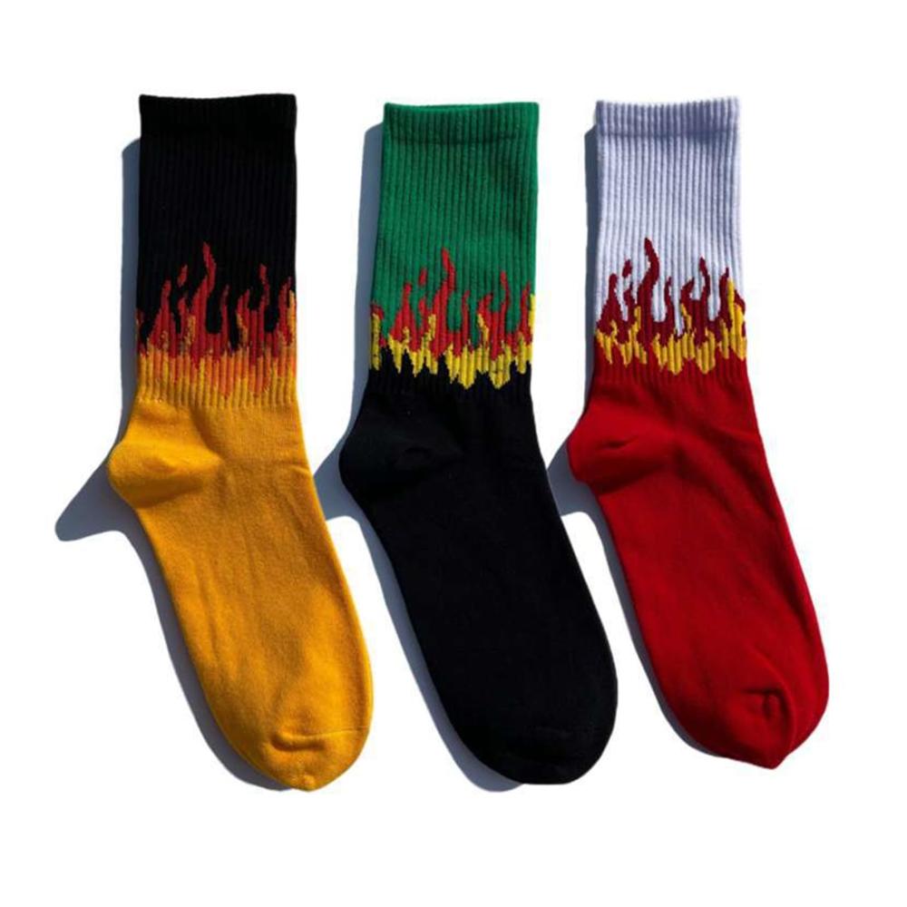 Erleben Sie höchsten Komfort mit unseren Männer Flamme Socken - Dicke bunte und weiche Knöchelsocken für den perfekten Feuerstil. Holen Sie sich jetzt 3 Paare