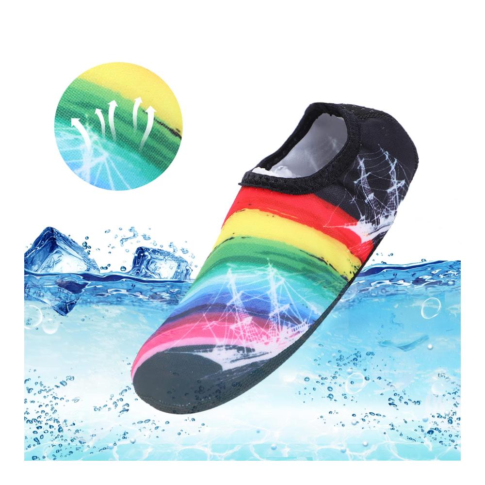 Entdecken Sie die ultimativen Aqua Schuhe für die ganze Familie! Leicht rutschfest und schnell trocknend - die perfekten Begleiter für Wassersport und Strandvergnügen. Jetzt zugreifen