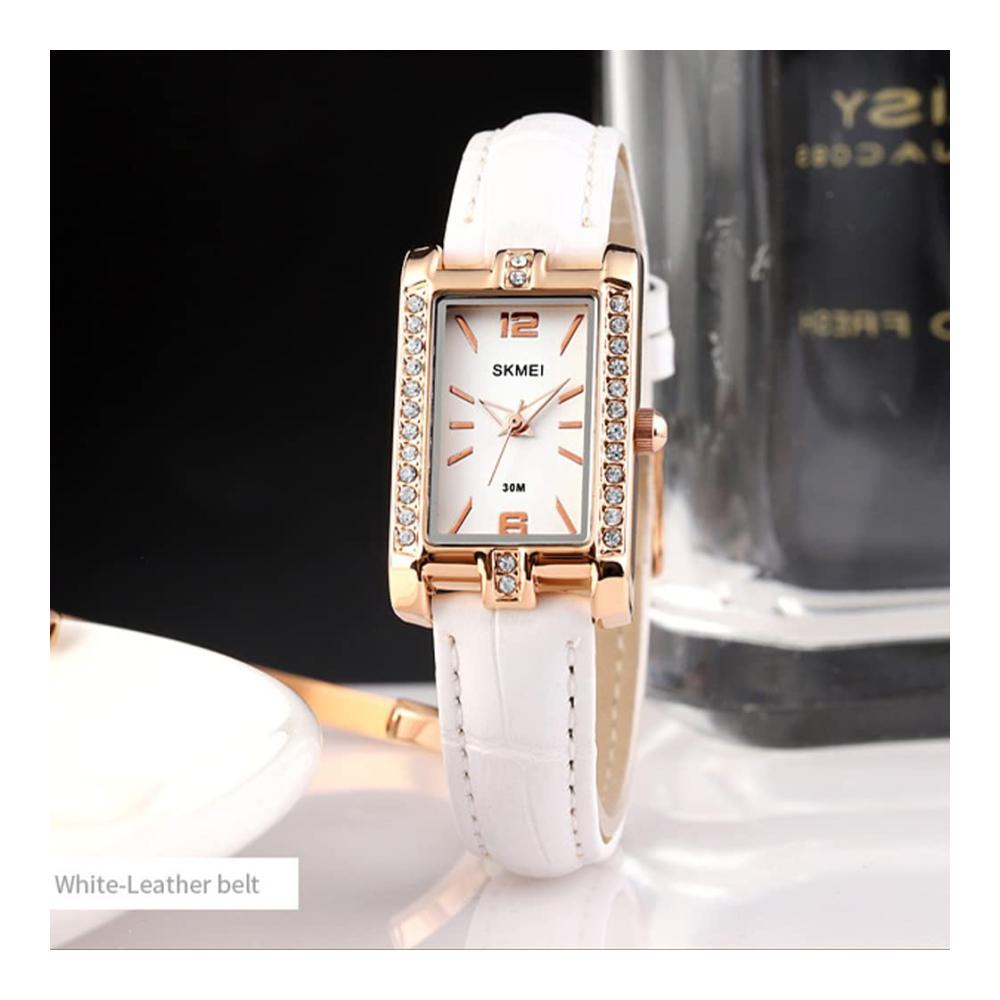 Entdecken Sie zeitlose Eleganz Damen Armbanduhr in Roségold mit Diamanten quadratischem Design und wasserdichtem Edelstahlgehäuse. Luxuriöse Mode für jeden Anlass