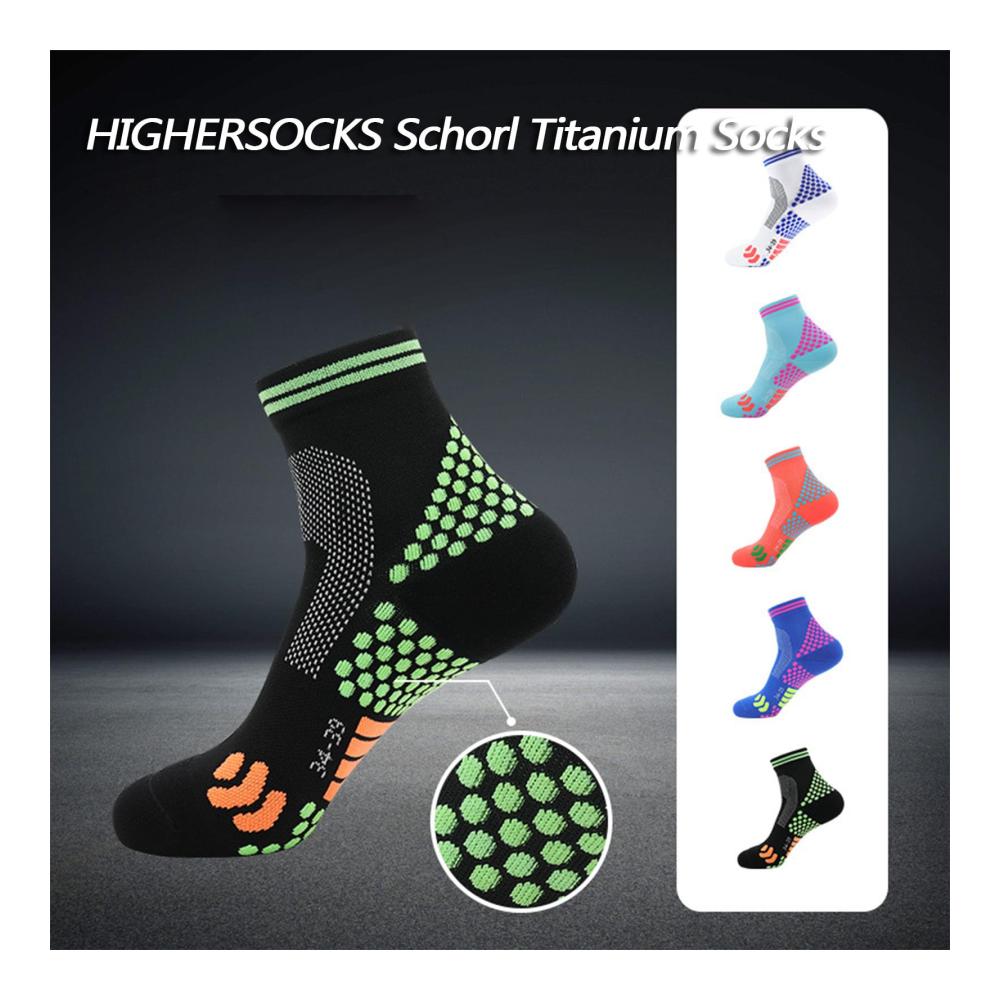 Erleben Sie den Höhenflug mit den bahnbrechenden HIGHERSOCKS Schorl Titan Ion Socken | Höhensteigernde Booster für mehr Komfort und Leistung