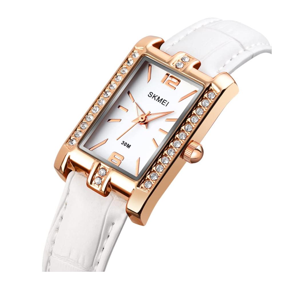 Entdecken Sie zeitlose Eleganz Damen Armbanduhr in Roségold mit Diamanten quadratischem Design und wasserdichtem Edelstahlgehäuse. Luxuriöse Mode für jeden Anlass