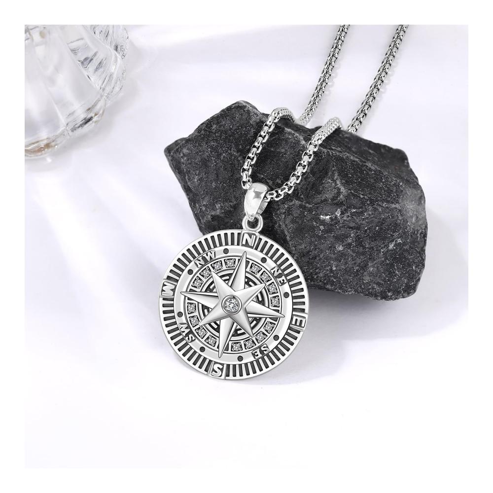 Entdecken Sie die zeitlose Eleganz Nordische Wikinger-Kette mit Vegvisir Anhänger. Handgefertigt aus 925 Sterling Silber ein Kompass für Herren & Damen. Stilvoller Schmuck für Abenteurer