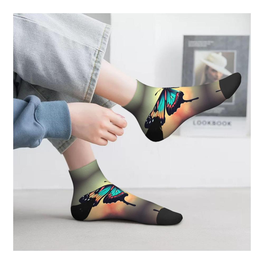 Entdecken Sie den Komfort Bunte Knöchelsocken für Damen und Herren mit handgezeichneten Schmetterlingsmustern! Bequeme One-Size-Passform für stilvolles Flair